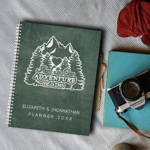 Mountain Adventure fängt Grüne Chalkboard Hochzeit Planer