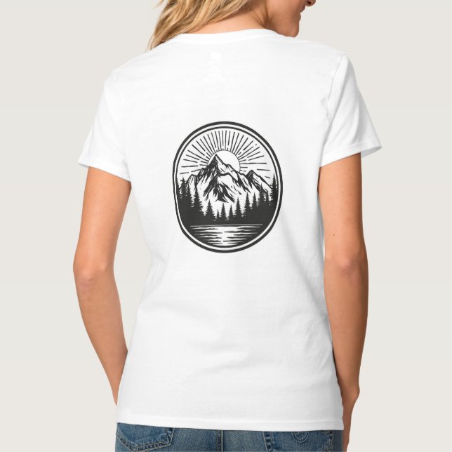Mountain Adventure Logo | Camping Abzeichen | Outd T-Shirt (Rückseite)