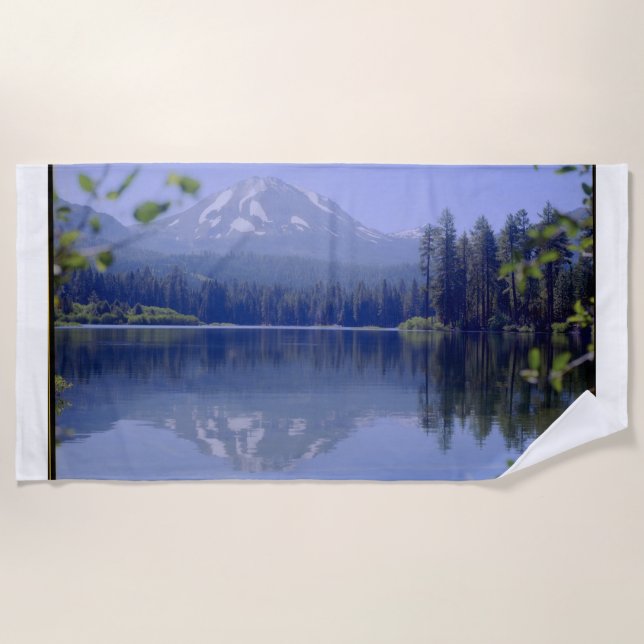 Mountain Lake Custom Beach Handtuch (Vorderseite)