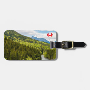 Mountain River im Wald von British Columbia Gepäckanhänger