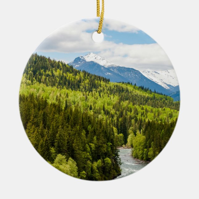 Mountain River im Wald von British Columbia Keramik Ornament (Vorne)