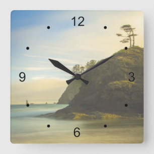Mountain Side Ocean View Quadratische Wanduhr