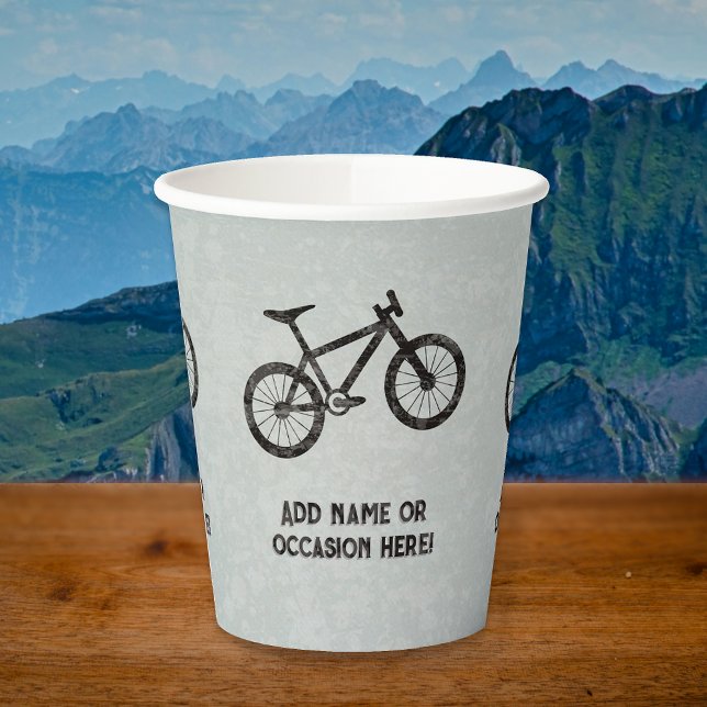 Mountainbike für sportliche Typ, die in der Indust Pappbecher (Von Creator hochgeladen)
