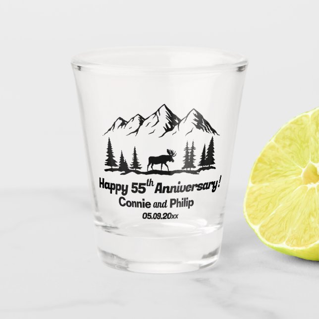Mountains and Moose 55th Wedding Anniversary Schnapsglas (Vorderseite)