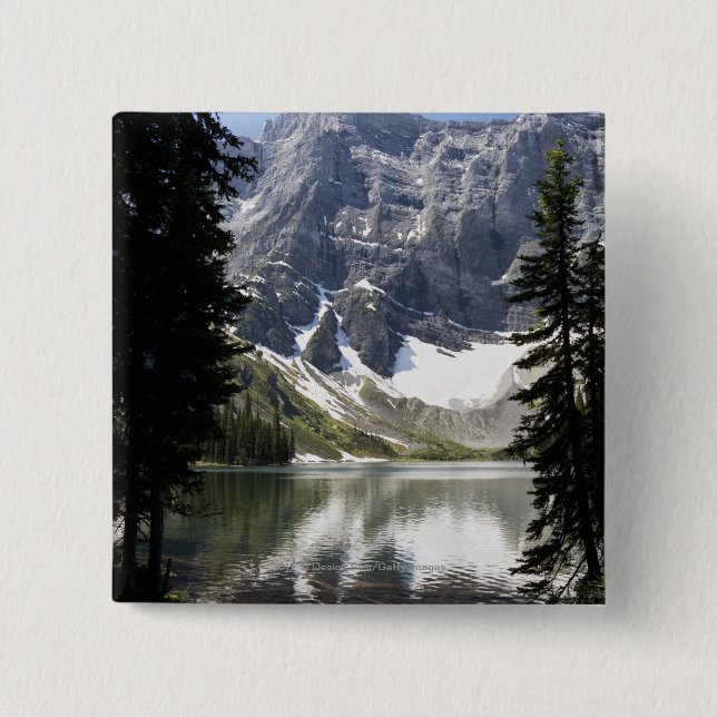 Mountainsee-reflektierender Berg gerahmt durch Button (Vorderseite)