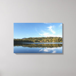 Mountainsee, Wald, Kabinen, blauer Himmel Leinwanddruck