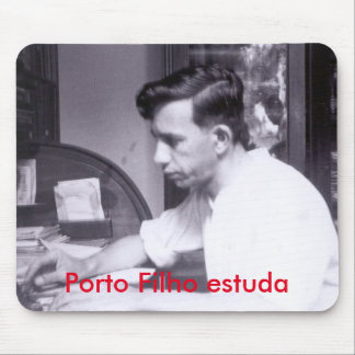 Mousepad zeigt jemanden estudando.