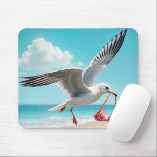 Möwe fliegt mit Bikini-Oberteil Mousepad