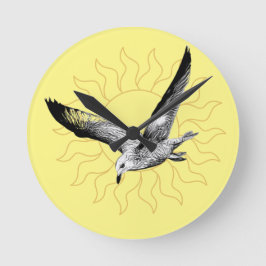 Möwe und sonnengelbe Wanduhr