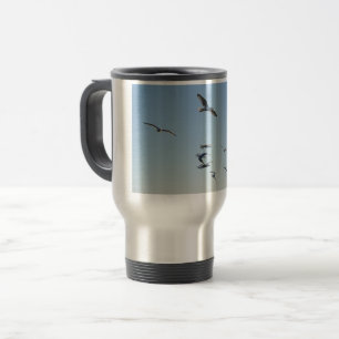 Möwen im Flug Ozeanbrise Küstenblauer Himmel Reisebecher