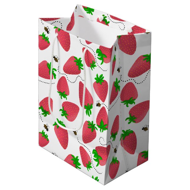 Moyen Sac cadeau Fun Red Strawberry et Bee (Devant Angle)