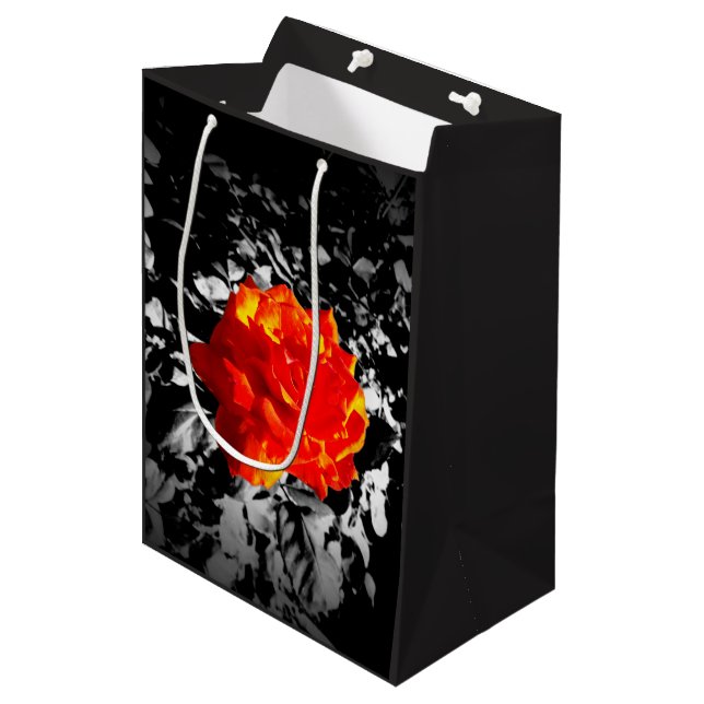 Moyen Sac cadeau personnalisé rose rouge (Devant Angle)