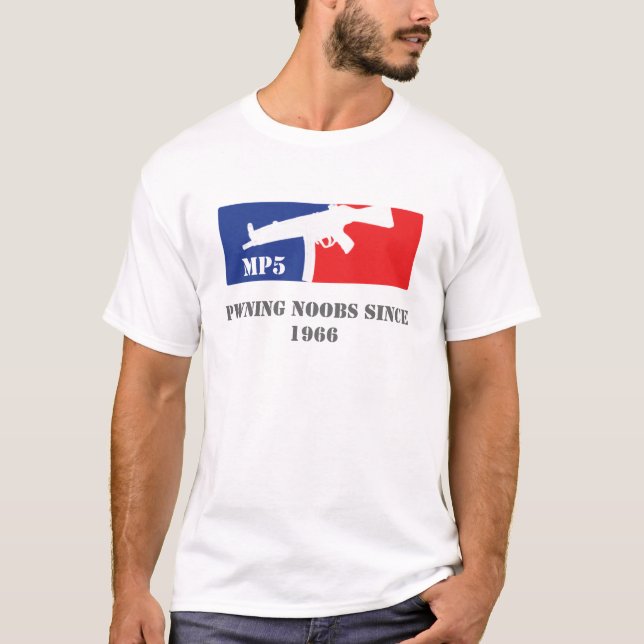 MP5 Pwning noobs seit 1966 T-Shirt (Vorderseite)