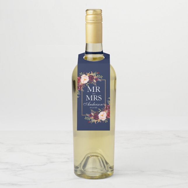 Mr. and Mrs Burgundy Floral Blue Gold Wedding Flaschenanhänger (Auf Flasche)