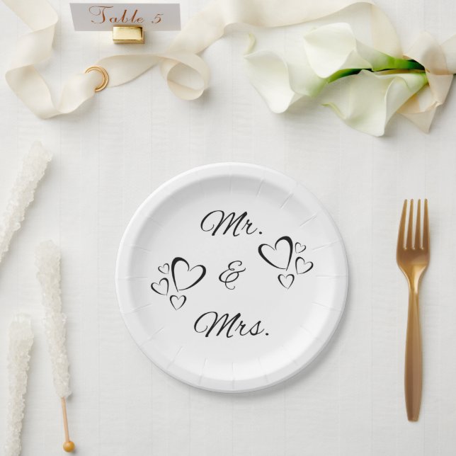 Mr. and Mrs. Modern Script White Wedding Pappteller (Hochzeit)
