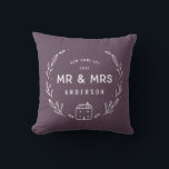 Mr. and Mrs New Zuhause Kissen<br><div class="desc">Herr und Frau neue Zuhause oder neu gezogenes Polster. Handgezeichnete Blumendetails und kleine Hausdetails. Die Hintergrundfarbe kann geändert werden.</div>