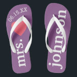 Mr. and Mrs. Personalisiert Honeymoon with Heart Flip Flops<br><div class="desc">Ein perfektes Design für eine Hochzeit am Strand oder für die Hochzeitsreise. Ändern Sie die Frau zu Herrn,  um ein Koordinierungspaar zu machen.</div>