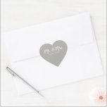 Mr. and Mrs. Script Established Wedding Herz-Aufkleber<br><div class="desc">Unser Mr. und Mrs.-Script-Aufkleber ist perfekt, um Gastgeschenke Hochzeiten, Gastgeschenke, Dekor etc. hinzuzufügen.</div>