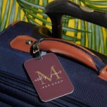 Mr. Monogram Names Year Gold Burgundy Gepäckanhänger<br><div class="desc">Chic, modern und einfach mit Monogramm Gepäckanhänger mit dem Text Mr. und Mrs. in weißer eleganter handgeschriebener Schrift Kalligraphie auf bordeauxrotem Hintergrund mit Ihrem Monogramm in Gold. Fügen Sie einfach Ihren verheirateten Namen, Jahr etabliert und Monogramm in stilvoller Typografie hinzu. Perfektes Luxusgeschenk für die Hochzeitsgäste eines frisch verheirateten Paares. Exklusiv...</div>
