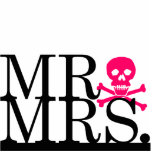 Mr & Mrs. Black & Pink Skull Cake Topper Freistehende Fotoskulptur<br><div class="desc">Dekorieren Sie Ihren Hochzeitskuchen mit diesem einfachen, aber gewagten Kuchentopper von Kustom By Kris. Es heißt "Mr." und "Mrs." mit einem Schädel und Kreuzknochen zwischen ihnen. Kontaktieren Sie mich, um diesen Kuchen Topper individuell mit Ihren Hochzeitsfarben.</div>