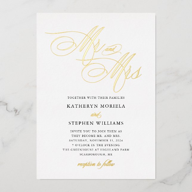 Mr & Mrs. Classic Calligraphy Wedding Gold Folieneinladung (Vorderseite)