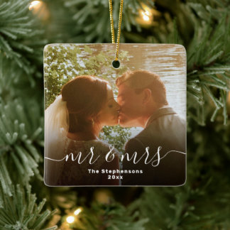 Mr & Mrs. Elegant Script Overlay Doppelseitiges Fo Keramikornament