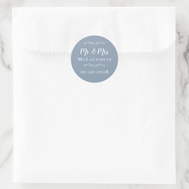 Mr & Mrs Elegant Wedding Empfang Chic Dusty Blue Runder Aufkleber (Tasche)