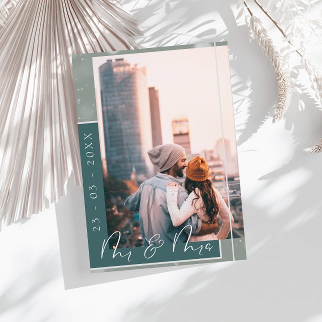 Mr & Mrs Emerald Green White Script Foto Save The Date (Von Creator hochgeladen)