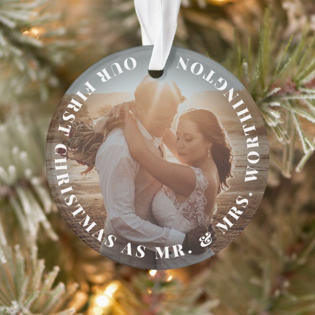 Mr & Mrs First Christmas Simple Text Circle Photo (Arbre)