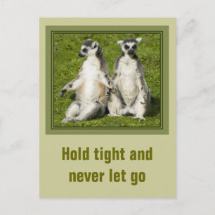Mr. & Mrs. Lemur - Halt fest und lass nie los Postkarte