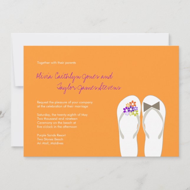 Mr & Mrs Lila Flip Flops Beach Wedding Einladung (Vorderseite)