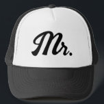 Mr & Mrs Matching Trucker Hats für frisch verheira Truckerkappe<br><div class="desc">Mr. & Mrs. Matching Trucker Hats für frisch verheiratete Paare. Maßgeschneiderte Baseballkappe mit Skripttypografie. Stilvolles Handschrift-Design. Erhältlich in verschiedenen Farben. Fügen Sie optional Ihren eigenen Nachnamen hinzu. Fun Hochzeitsgeschenk Idee für verheiratete Freunde und Familie.</div>