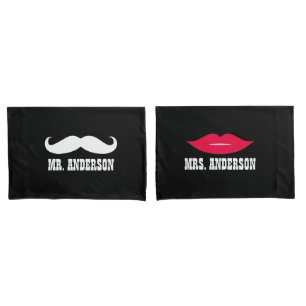 Mr & Mrs Mustache and Lips Wedding Couple Kissenbezug
