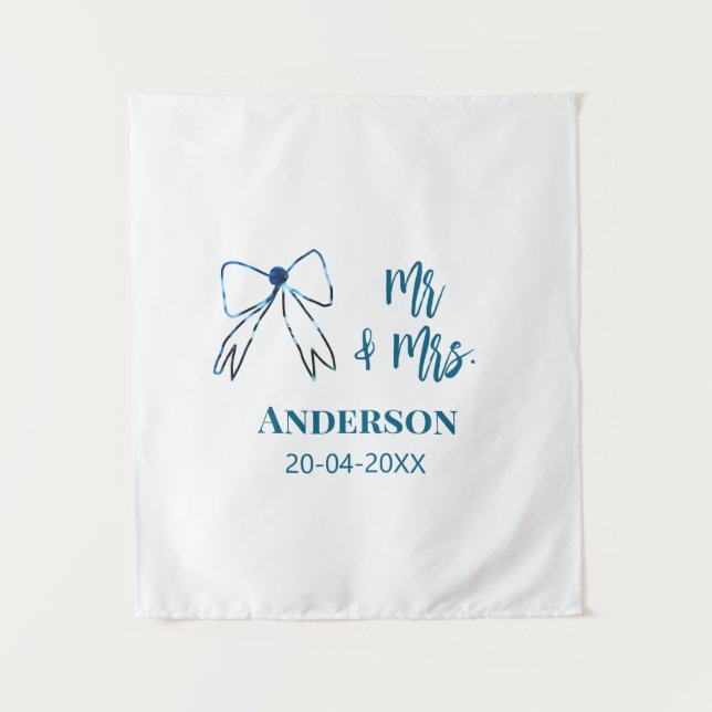 Mr. & Mrs. Name Datum Gastgeschenk Hochzeit blau g Wandteppich (Vorderseite)
