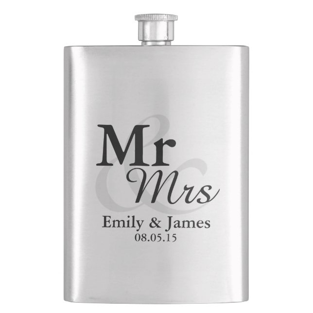 Mr&Mrs Simple Elegant Typografy Gastgeschenk Hochz Flachmann (Vorderseite)