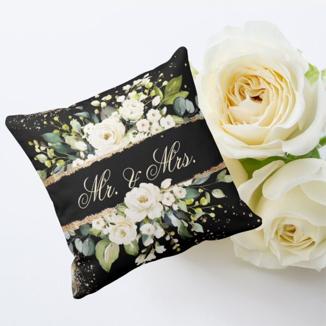 Mr & Mrs White Gold Botanical Floral Black Rustic Kissen (Von Creator hochgeladen)