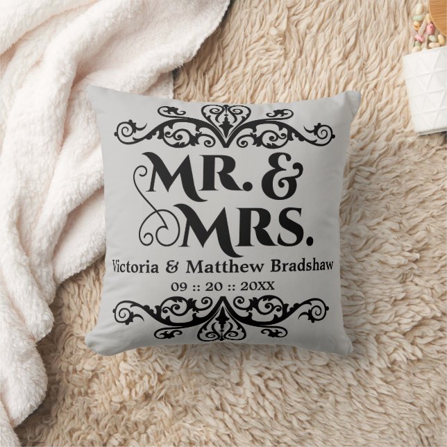 Mr. und Mrs. Anpassbare Hintergrundfarbe Hochzeit Kissen (Decke)