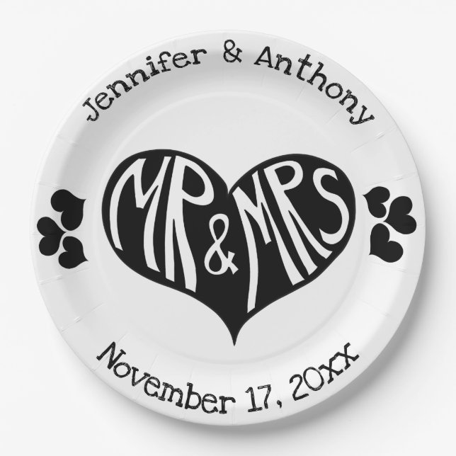 Mr. und Mrs. Black and White Heart Shape Wedding Pappteller (Vorderseite)