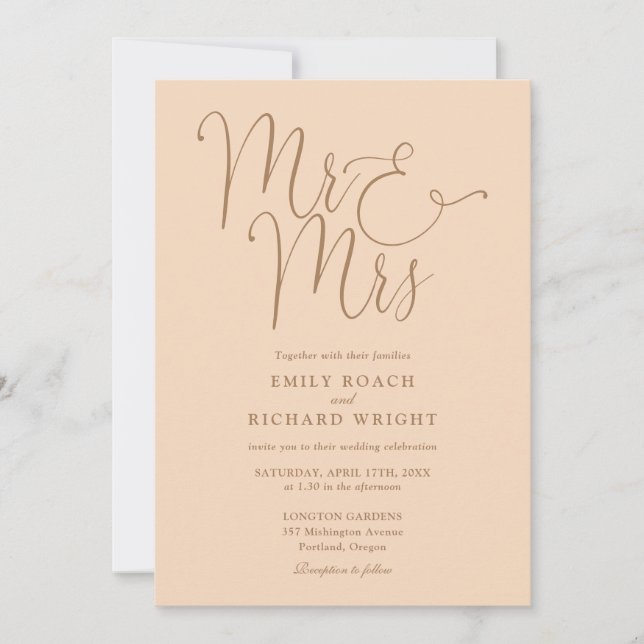 Mr. und Mrs. Elegant Script Soft Peach Hochzeit Einladung (Vorderseite)