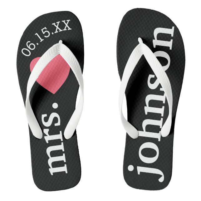 Mr. und Mrs. Wedding Honeymoon Herztext Flip Flops (Fußbett)