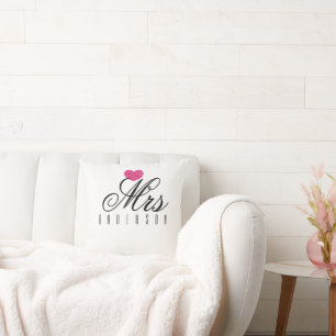 Mrs. Modern Script Custom Wedding Kissen