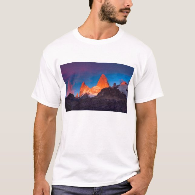 Mt Fitz Roy am Sonnenaufgang T-Shirt (Vorderseite)