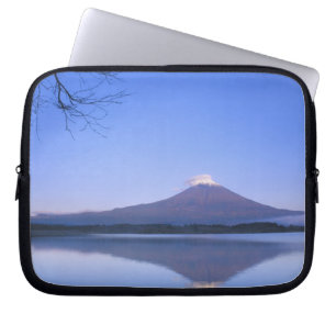 Mt. Fuji vom Motosu-See, Yamanashi, Japan Laptopschutzhülle