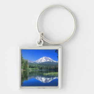 Mt. Lassen erhebt sich über den Manzanita-See Schlüsselanhänger
