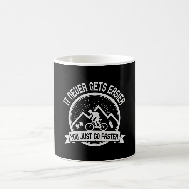 MTB - Es wird nie leichter, schneller zu gehen Kaffeetasse (Mittel)