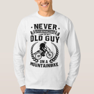 MTB Radfahren Alter Typ auf dem Mountainbike Risto T-Shirt