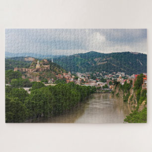 Mt'k'vari Fluss fließt, Tbilisi