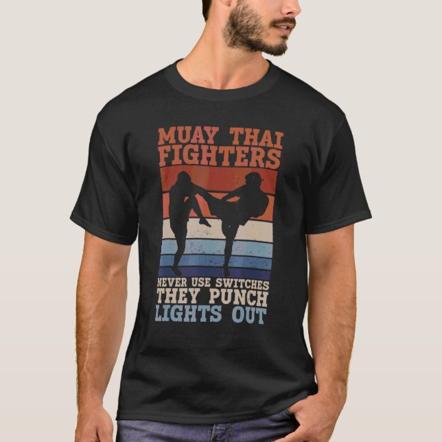 Muay Thai Kämpfer benutzen niemals Schalter, die s T-Shirt (Vorderseite)