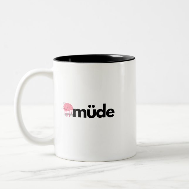Müde – Minimalist German Word Funny Coffee Mug (Gauche)