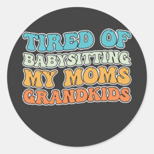Müde von Babysitting meine Mamas Großkinder Groovy Runder Aufkleber